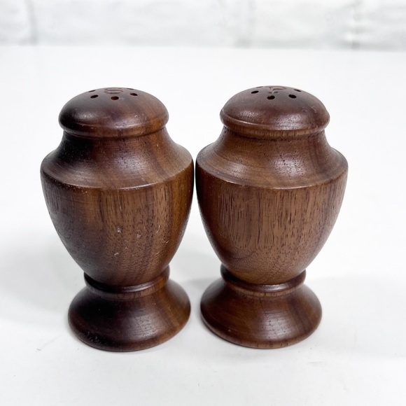 VINTAGE Mid- Century Modern Wooden Salt & Pepper Shakers - Picture 1 of 7